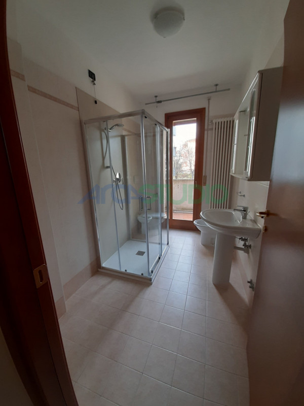 Dueville: in piccola palazzina posta in zona residenziale tranquilla, ottimo bicamere al piano pr...