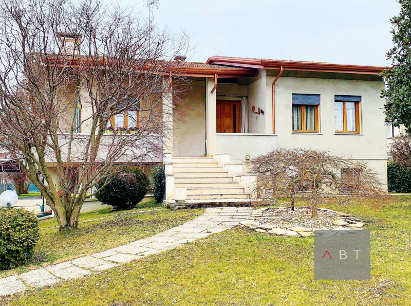 Situata nella frazione di Marsango, casa singola composta di: ingresso, soggiorno, cucina, tre ca...