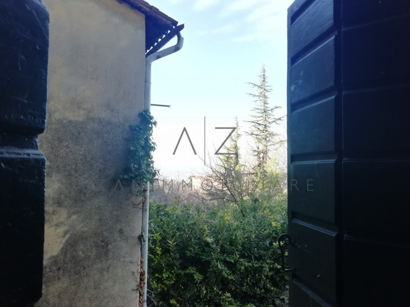 Proponiamo palazzetto in vendita ad Asolo centro, vicino al Duomo.

All'inizio del porticato che ...