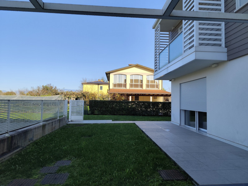 In una delle zone più ricercate di Vicenza, precisamente nel tranquillo quartiere residenziale di...