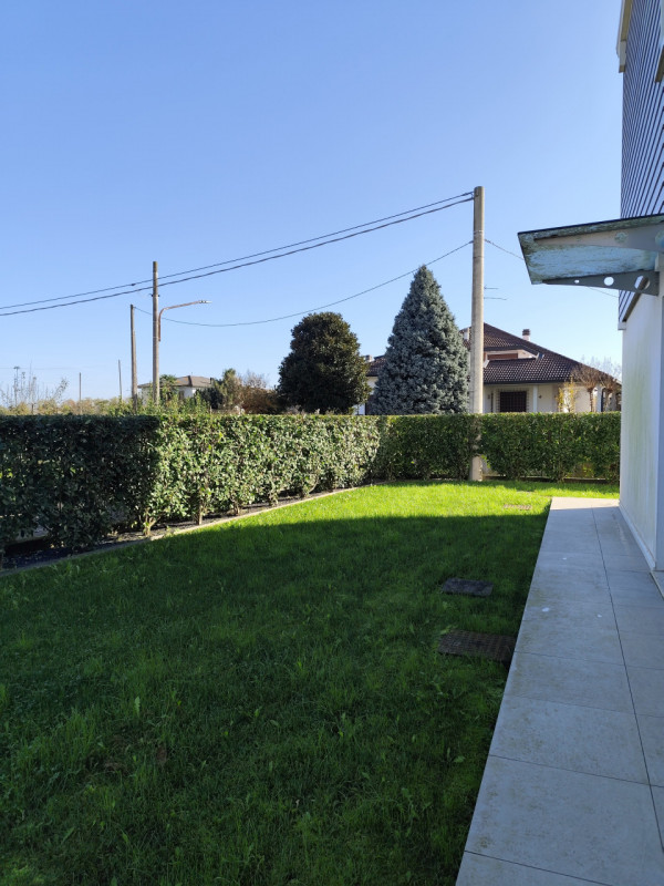 In una delle zone più ricercate di Vicenza, precisamente nel tranquillo quartiere residenziale di...