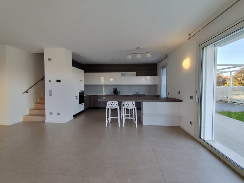 In una delle zone più ricercate di Vicenza, precisamente nel tranquillo quartiere residenziale di...