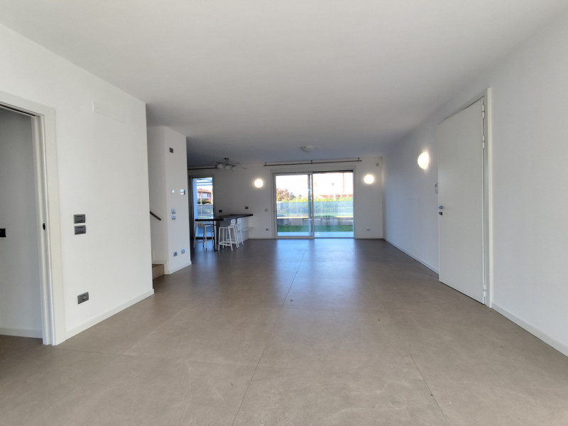 In una delle zone più ricercate di Vicenza, precisamente nel tranquillo quartiere residenziale di...