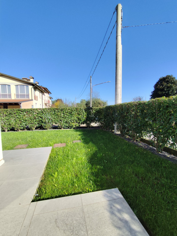 In una delle zone più ricercate di Vicenza, precisamente nel tranquillo quartiere residenziale di...