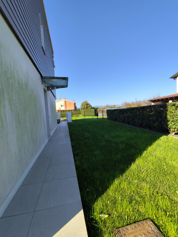 In una delle zone più ricercate di Vicenza, precisamente nel tranquillo quartiere residenziale di...