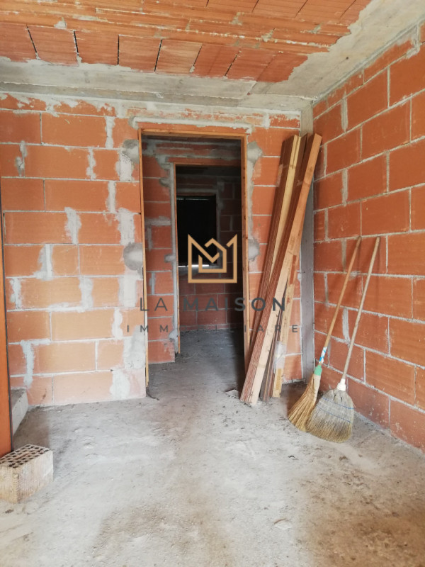 NOSTRA ESCLUSIVA: In splendida zona collinare a pochi passi dal centro di Possagno vendiamo villa...