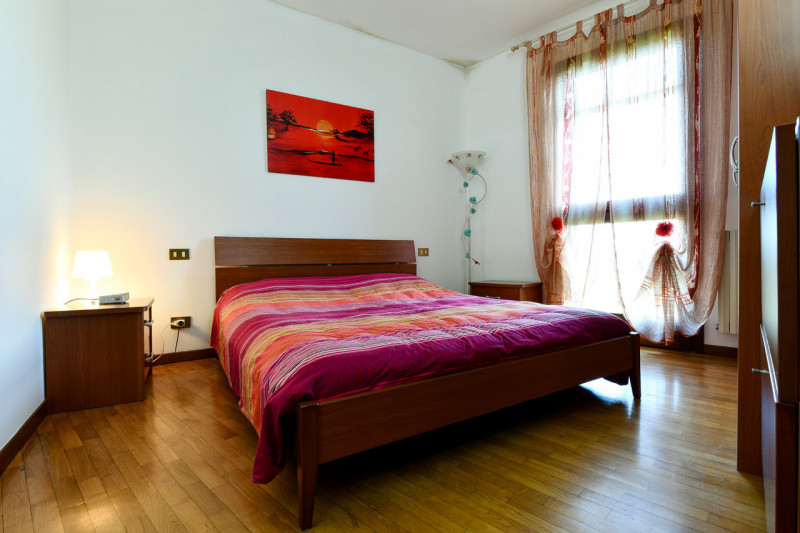 Nel cuore di Ponte San Nicolò, proponiamo in affitto un grazioso appartamento completamente arred...