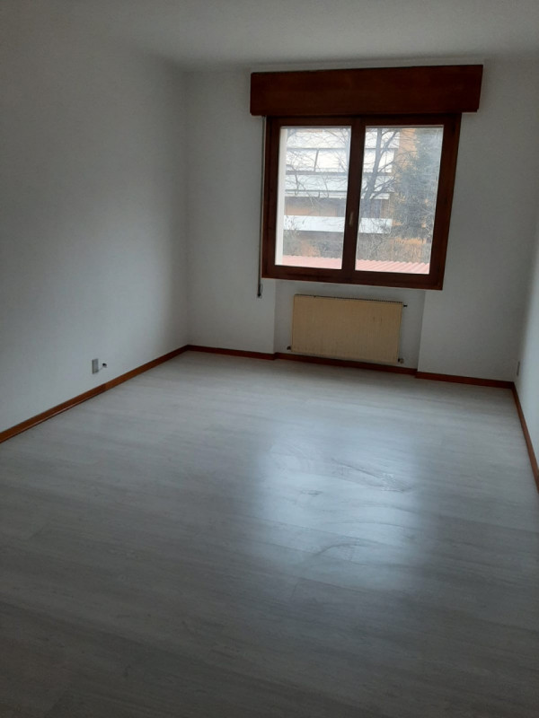 SANT'AGOSTINO in zona centrale, residenziale, immersa nel verde e comoda a tutti i principali ser...