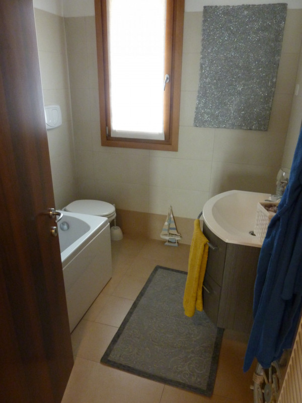 A Treviso (TV) zona Fiera / Selvana, proponiamo in affitto appartamento quadrilocale, al piano pr...