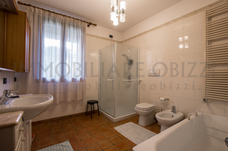 ALBIGNASEGO zona Ferri. Vendesi magnifica casa singola situata nella tranquilla e ricercata zona ...