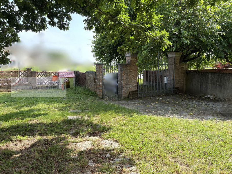 Rustico dal fascino storico immerso nel verde — la tua oasi di pace a due passi dal paese!
Hai se...