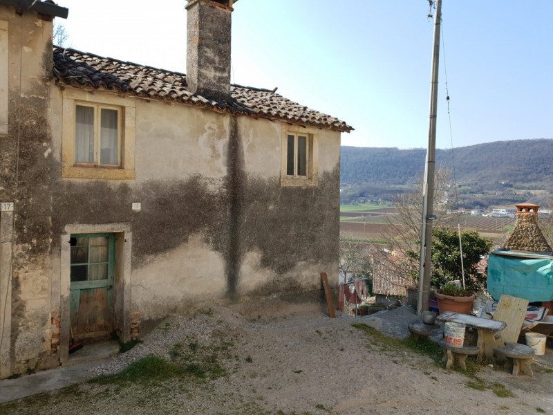 In Località San Germano Dei Berici, proponiamo in vendita nr.2 Porzioni di Ruderi Accostati in po...