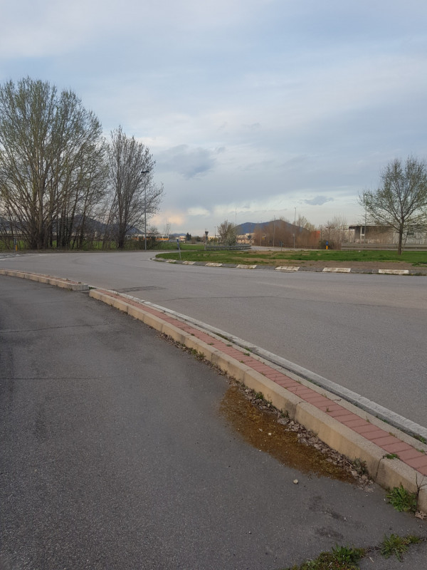 Si propone in Comune di Este esattamente 11.000 MQ. di terreno per attività industriale con la po...