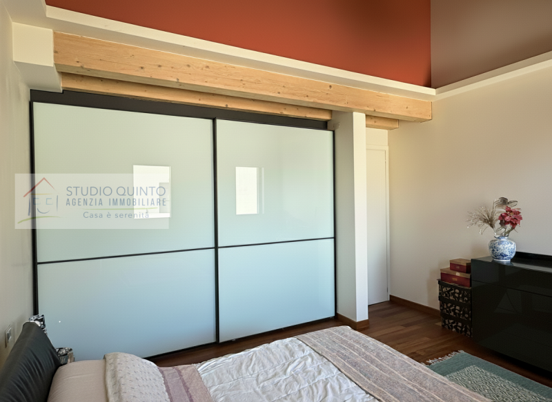 In zona residenziale, proponiamo questa moderna villa bifamiliare del 2008 dotata di ogni comfort...