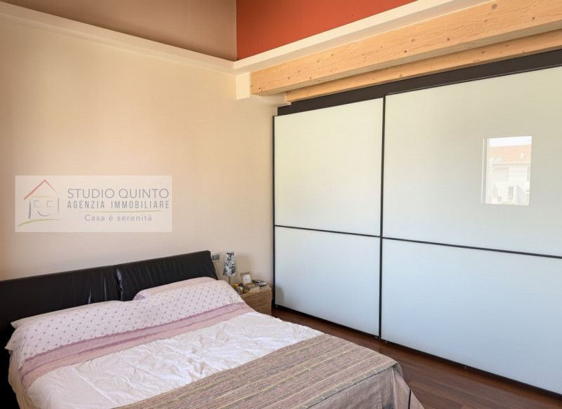 In zona residenziale, proponiamo questa moderna villa bifamiliare del 2008 dotata di ogni comfort...