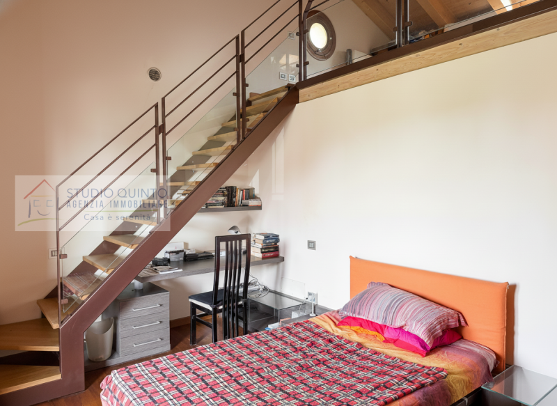 In zona residenziale, proponiamo questa moderna villa bifamiliare del 2008 dotata di ogni comfort...