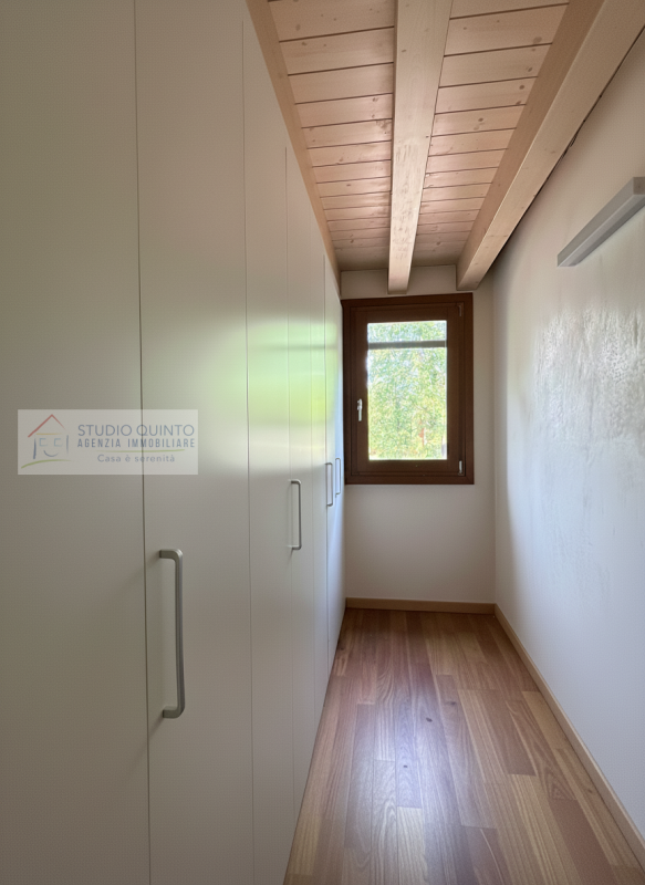 In zona residenziale, proponiamo questa moderna villa bifamiliare del 2008 dotata di ogni comfort...