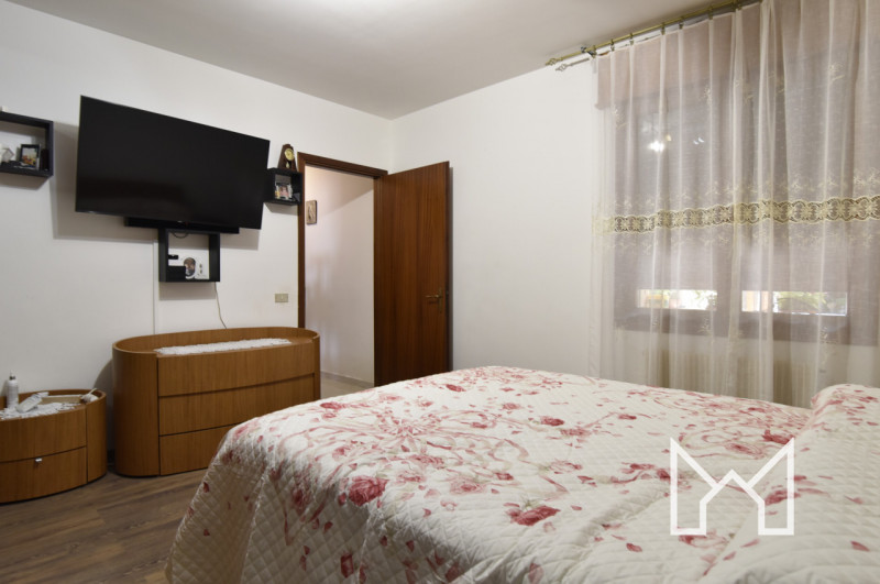 SAN GIACOMO- Inserito in una zona tranquilla comoda ai servizi, proponiamo appartamento tricamere...