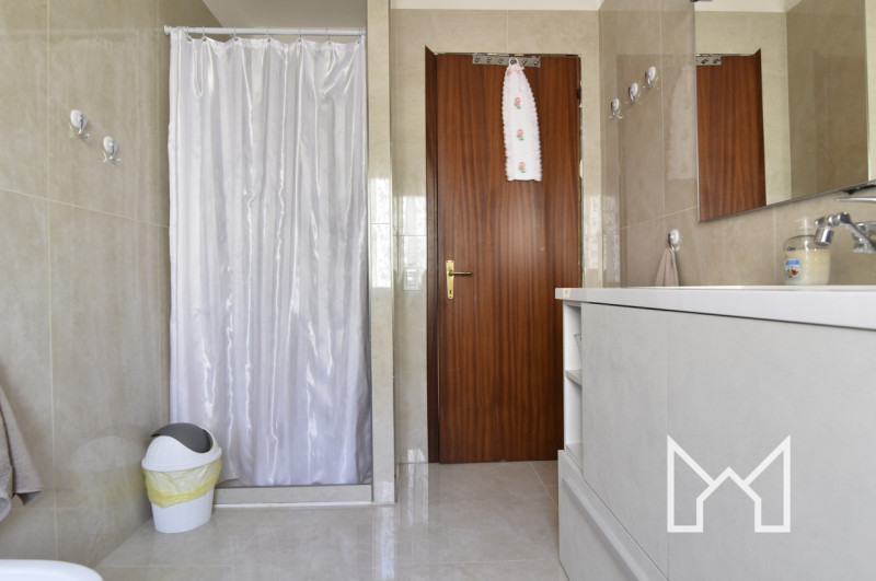 SAN GIACOMO- Inserito in una zona tranquilla comoda ai servizi, proponiamo appartamento tricamere...