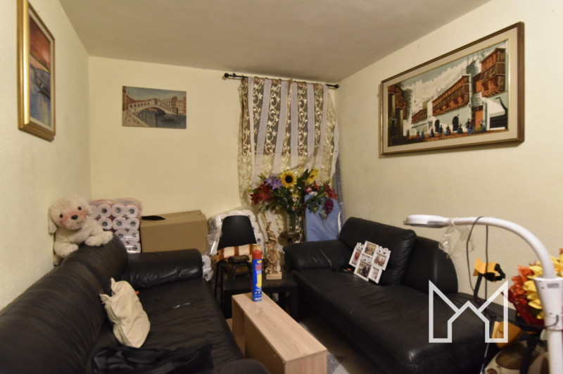 SAN GIACOMO- Inserito in una zona tranquilla comoda ai servizi, proponiamo appartamento tricamere...