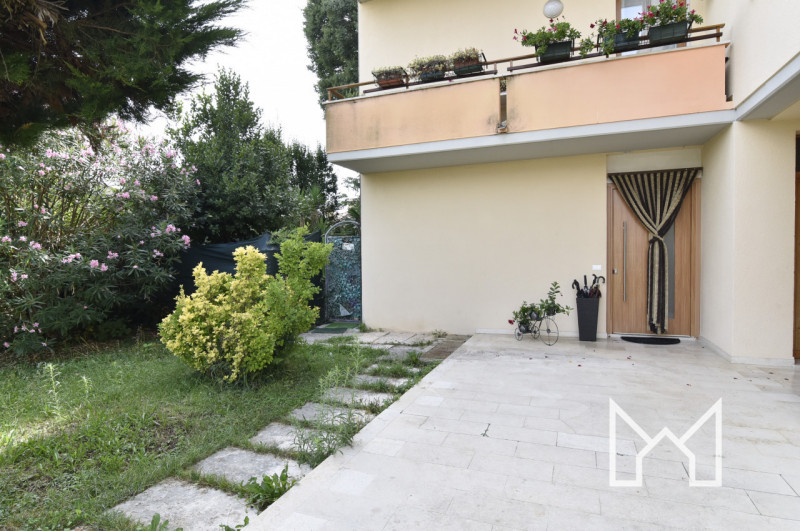 SAN GIACOMO- Inserito in una zona tranquilla comoda ai servizi, proponiamo appartamento tricamere...