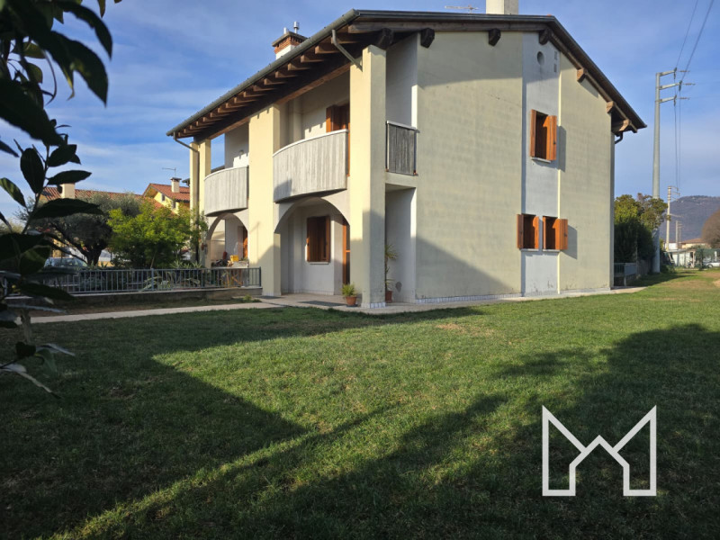 FELLETTE- Inserita in un quartiere tranquillo e comodo al centro paese, proponiamo porzione di sc...