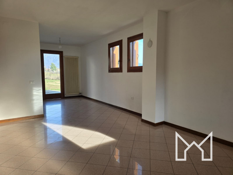 FELLETTE- Inserita in un quartiere tranquillo e comodo al centro paese, proponiamo porzione di sc...