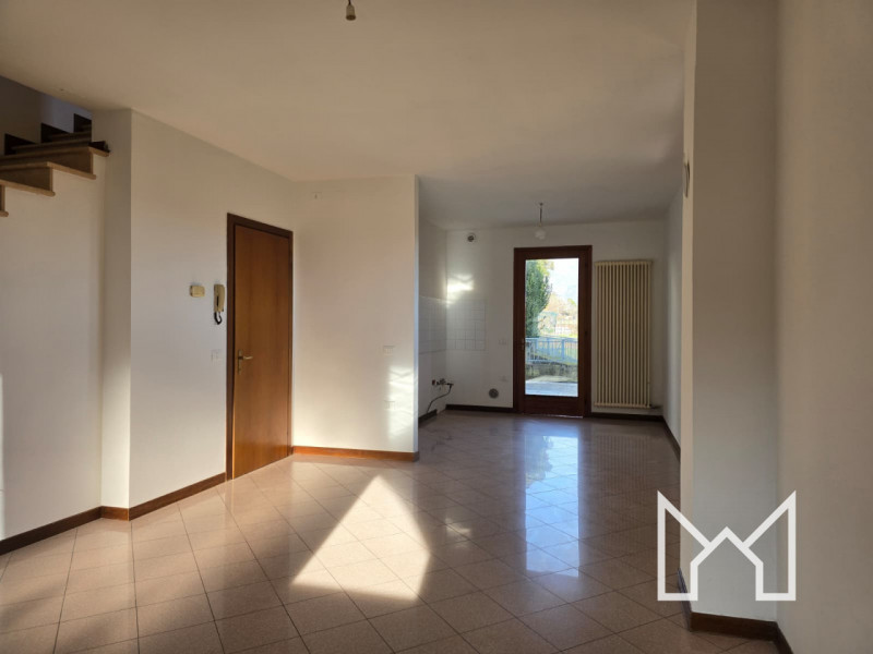 FELLETTE- Inserita in un quartiere tranquillo e comodo al centro paese, proponiamo porzione di sc...