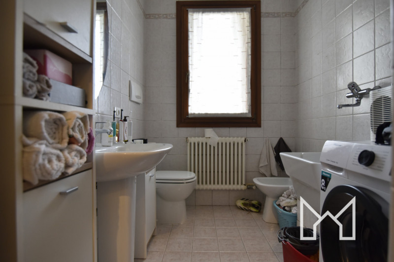 FELLETTE- Inserita in un quartiere tranquillo e comodo al centro paese, proponiamo porzione di sc...