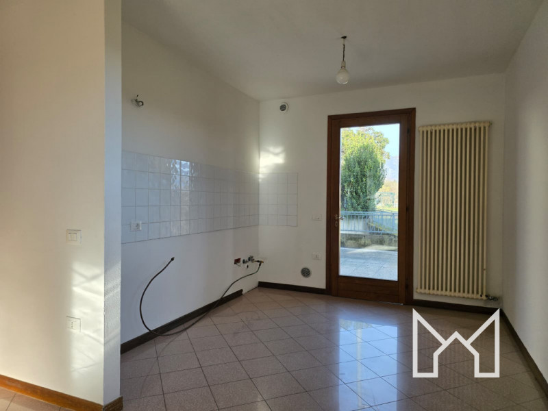 FELLETTE- Inserita in un quartiere tranquillo e comodo al centro paese, proponiamo porzione di sc...