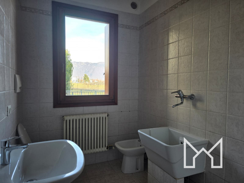 FELLETTE- Inserita in un quartiere tranquillo e comodo al centro paese, proponiamo porzione di sc...