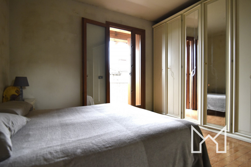 FELLETTE- Inserita in un quartiere tranquillo e comodo al centro paese, proponiamo porzione di sc...