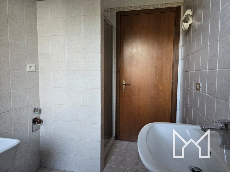 FELLETTE- Inserita in un quartiere tranquillo e comodo al centro paese, proponiamo porzione di sc...