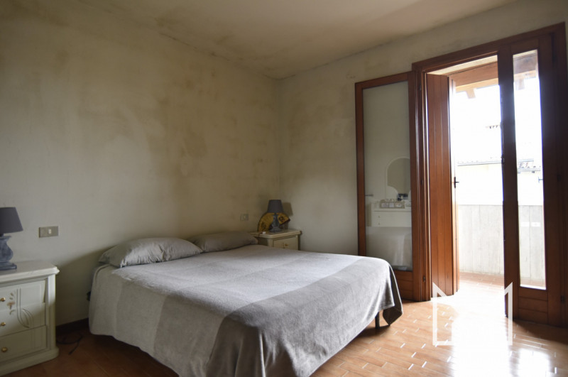 FELLETTE- Inserita in un quartiere tranquillo e comodo al centro paese, proponiamo porzione di sc...