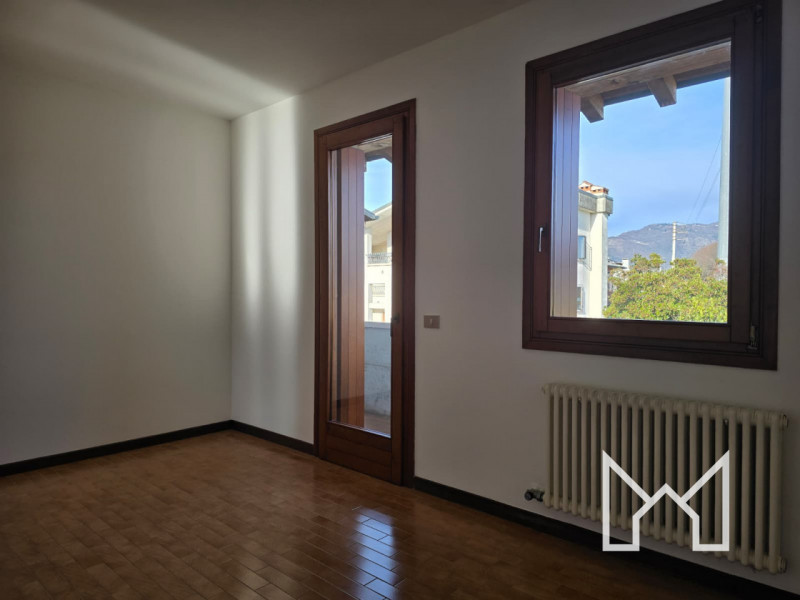 FELLETTE- Inserita in un quartiere tranquillo e comodo al centro paese, proponiamo porzione di sc...