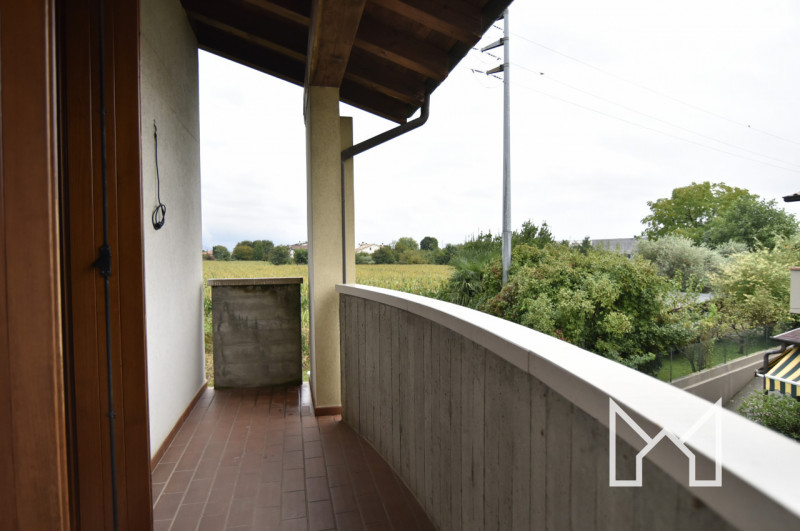 FELLETTE- Inserita in un quartiere tranquillo e comodo al centro paese, proponiamo porzione di sc...