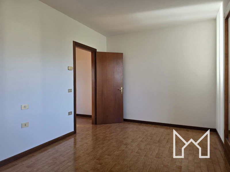 FELLETTE- Inserita in un quartiere tranquillo e comodo al centro paese, proponiamo porzione di sc...