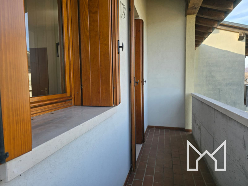 FELLETTE- Inserita in un quartiere tranquillo e comodo al centro paese, proponiamo porzione di sc...