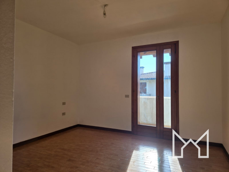 FELLETTE- Inserita in un quartiere tranquillo e comodo al centro paese, proponiamo porzione di sc...