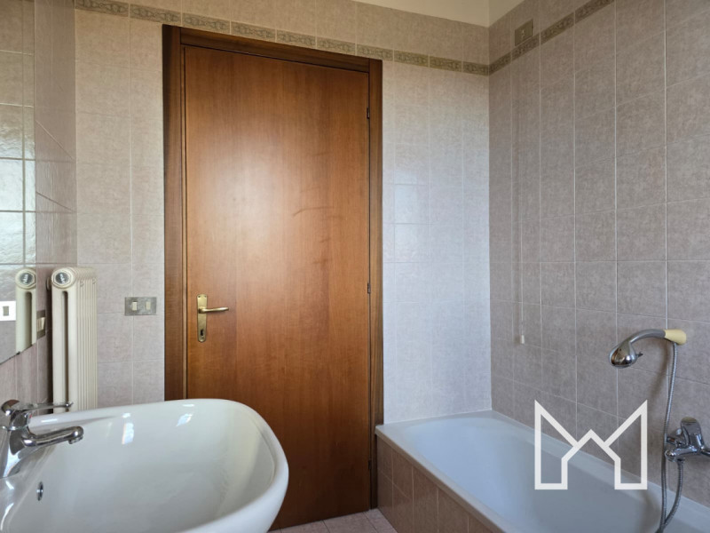 FELLETTE- Inserita in un quartiere tranquillo e comodo al centro paese, proponiamo porzione di sc...