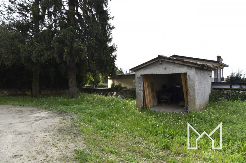 CRESPANO-  In zona tranquilla e comoda al centro paese, proponiamo rustico indipendente di fine '...