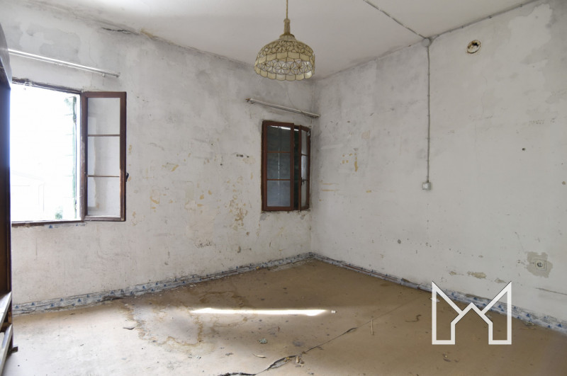 CRESPANO-  In zona tranquilla e comoda al centro paese, proponiamo rustico indipendente di fine '...