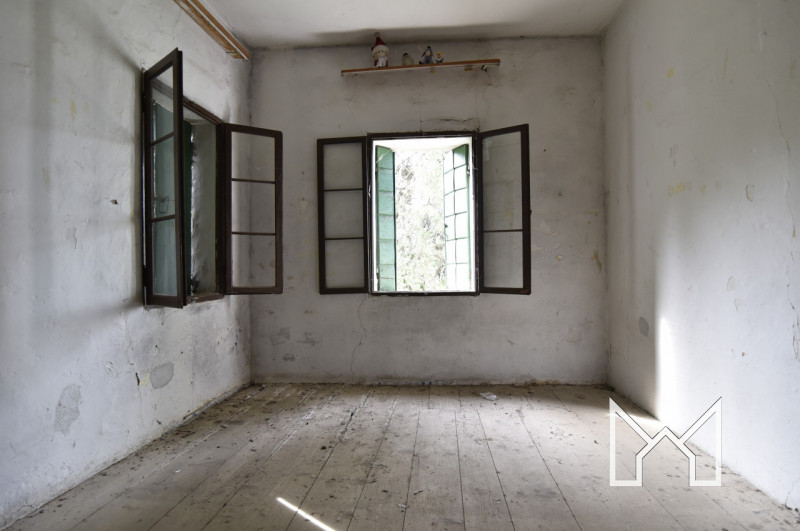 CRESPANO-  In zona tranquilla e comoda al centro paese, proponiamo rustico indipendente di fine '...