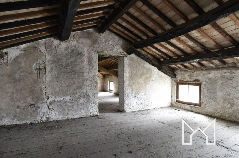 CRESPANO-  In zona tranquilla e comoda al centro paese, proponiamo rustico indipendente di fine '...