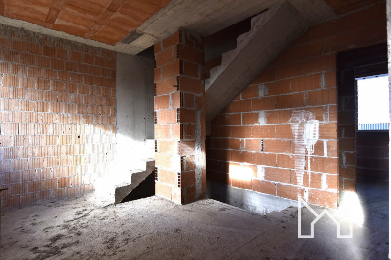 SAN ZENONE - In zona residenziale e tranquilla proponiamo elegante porzione di trifamiliare centr...