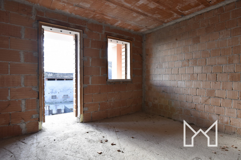 SAN ZENONE - In zona residenziale e tranquilla proponiamo elegante porzione di trifamiliare centr...