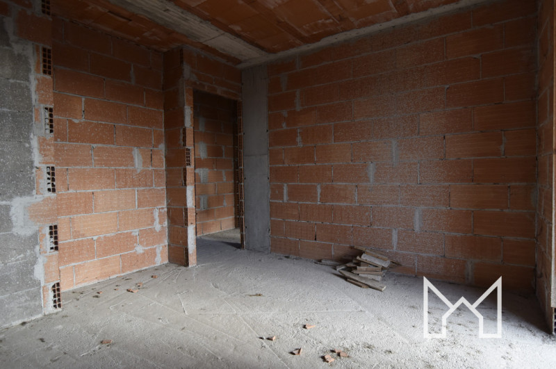 SAN ZENONE - In zona residenziale e tranquilla proponiamo elegante porzione di trifamiliare centr...