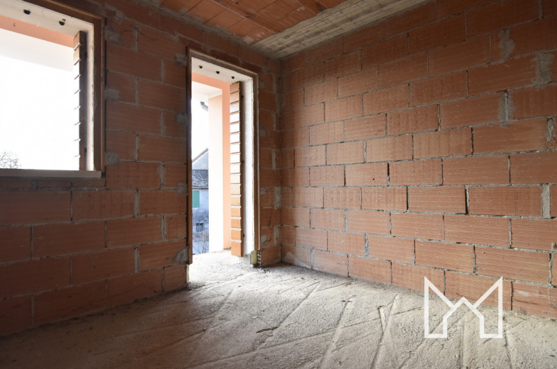 SAN ZENONE - In zona residenziale e tranquilla proponiamo elegante porzione di trifamiliare centr...