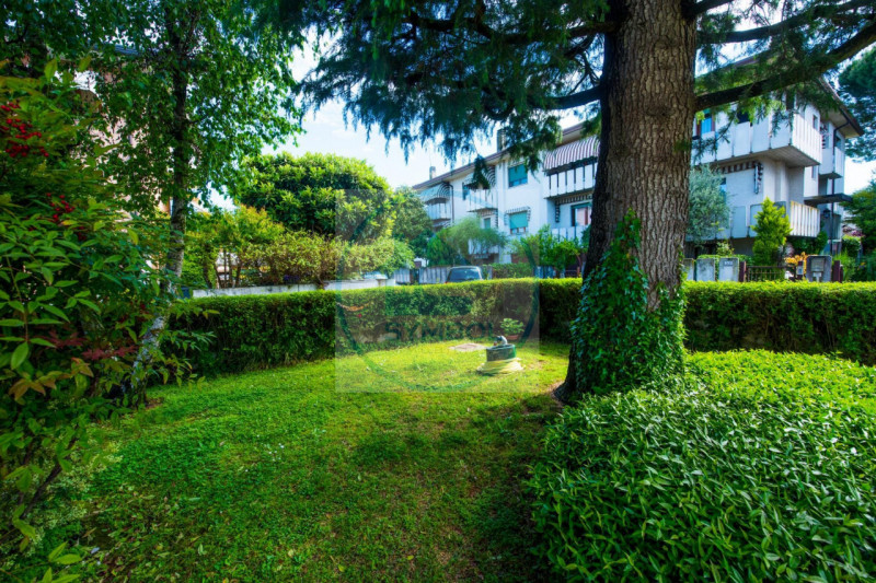 MOGLIANO VENETO - NS. ESCLUSIVA: 
Nel cuore del centro cittadino, ma immersa nella tranquillità e...