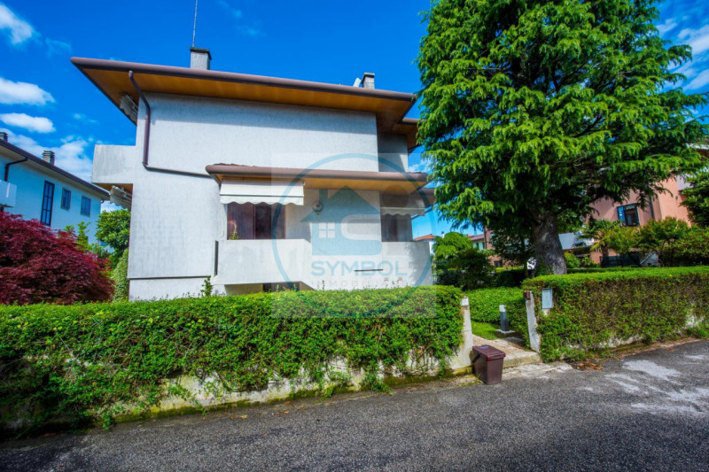 MOGLIANO VENETO - NS. ESCLUSIVA: 
Nel cuore del centro cittadino, ma immersa nella tranquillità e...